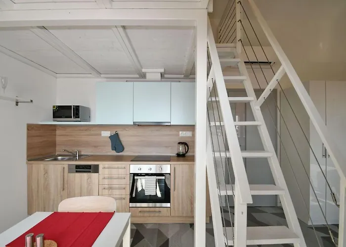 Efi Residence Holzova 28