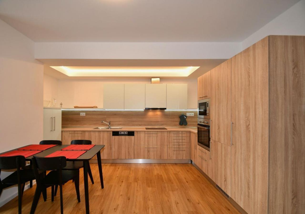 Appartement Efi Holzova 28 *