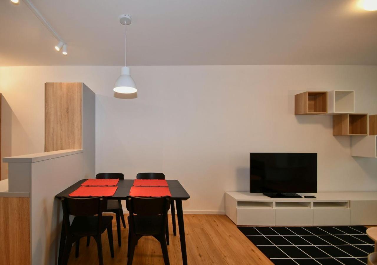 Efi Holzova 28 Apartmán *