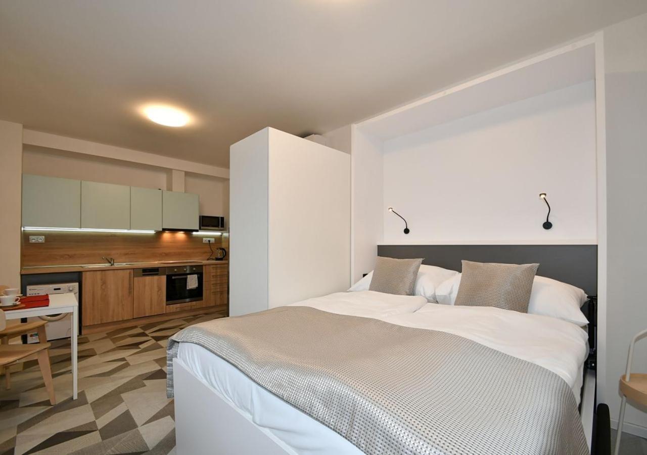 Efi Holzova 28 Apartmán