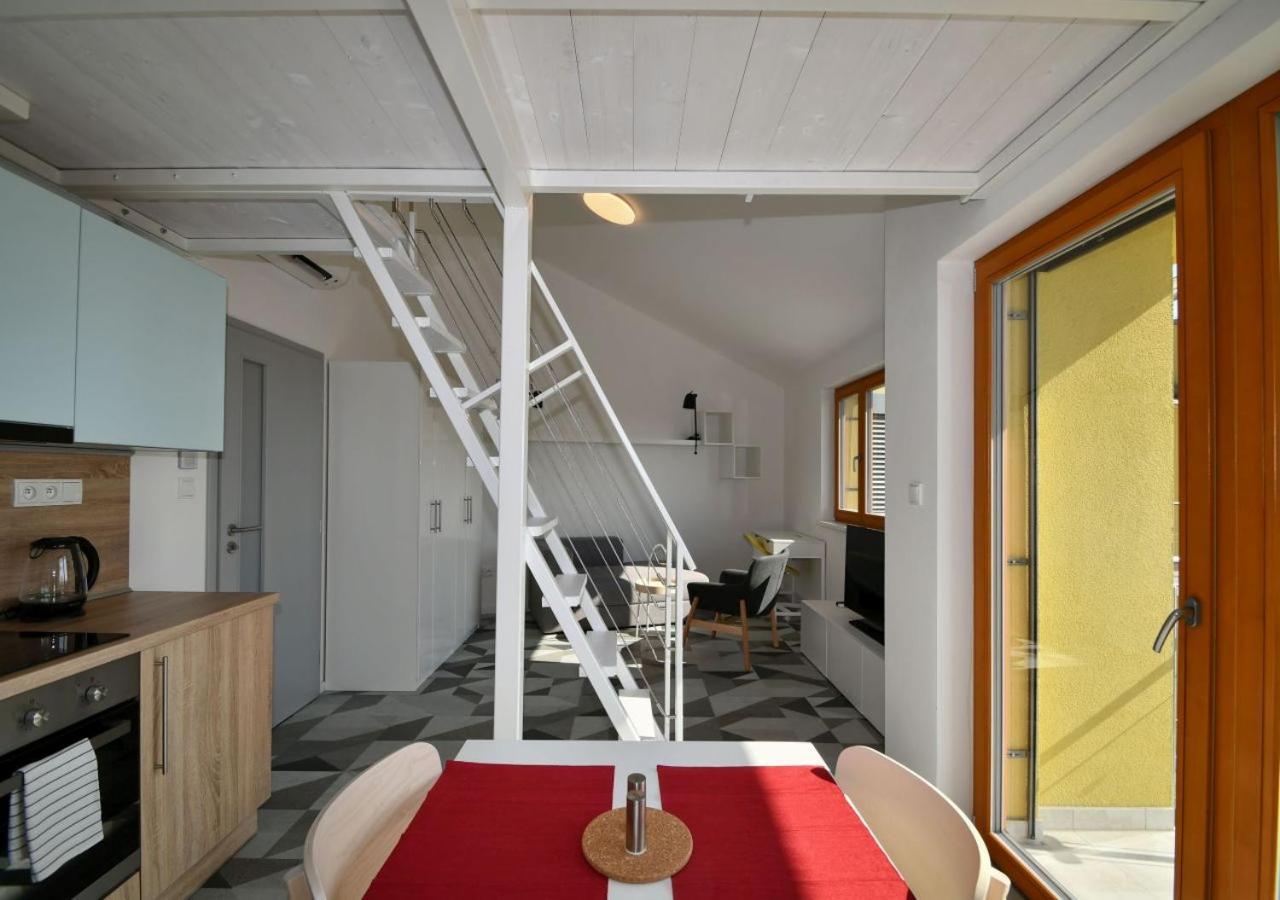 Efi Holzova 28 Apartmán